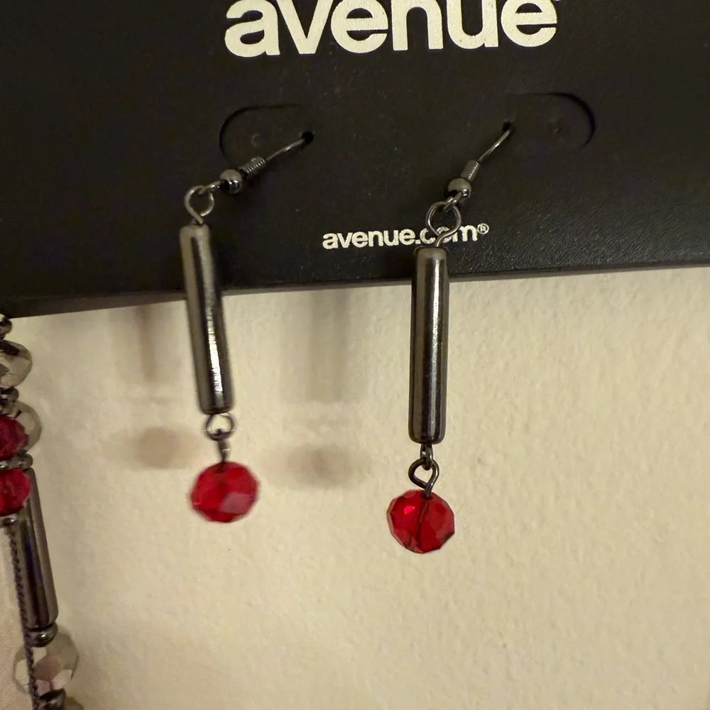 ⭐️ 3/$20 New Avenue Red and Gray Beaded Jewelry Set - Picture 3 of 4